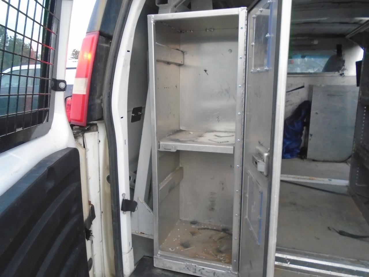 2011 Chevrolet Express Bucket Truck RWD 3500 135 Photo