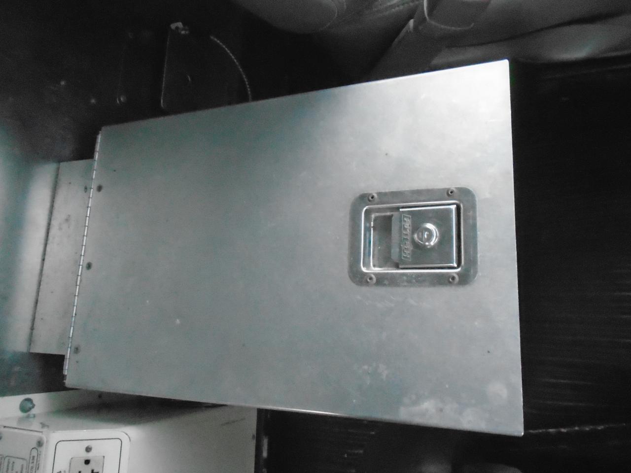 2011 Chevrolet Express Bucket Truck RWD 3500 135 Photo