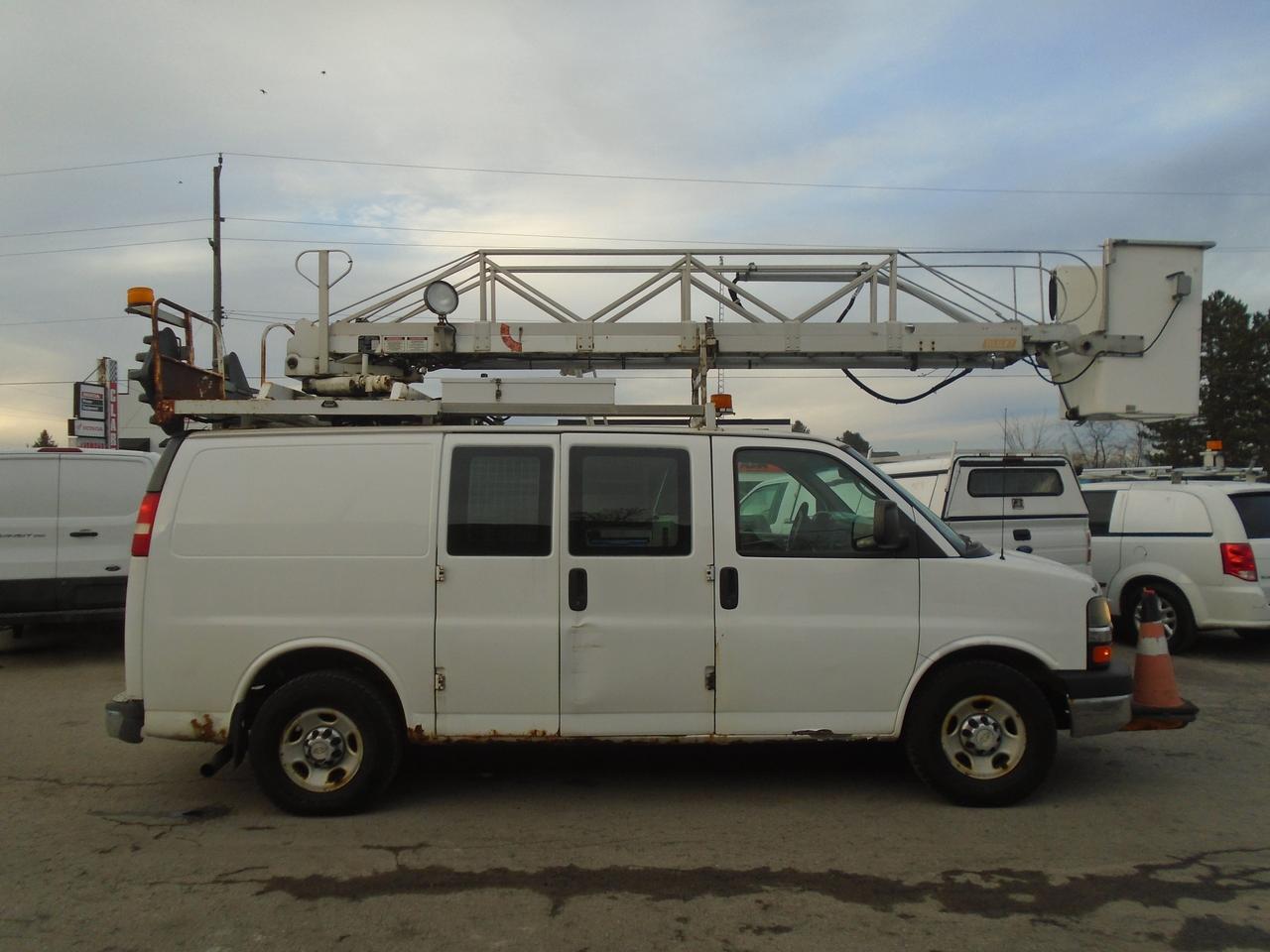 2011 Chevrolet Express Bucket Truck RWD 3500 35 Feet High Photo4