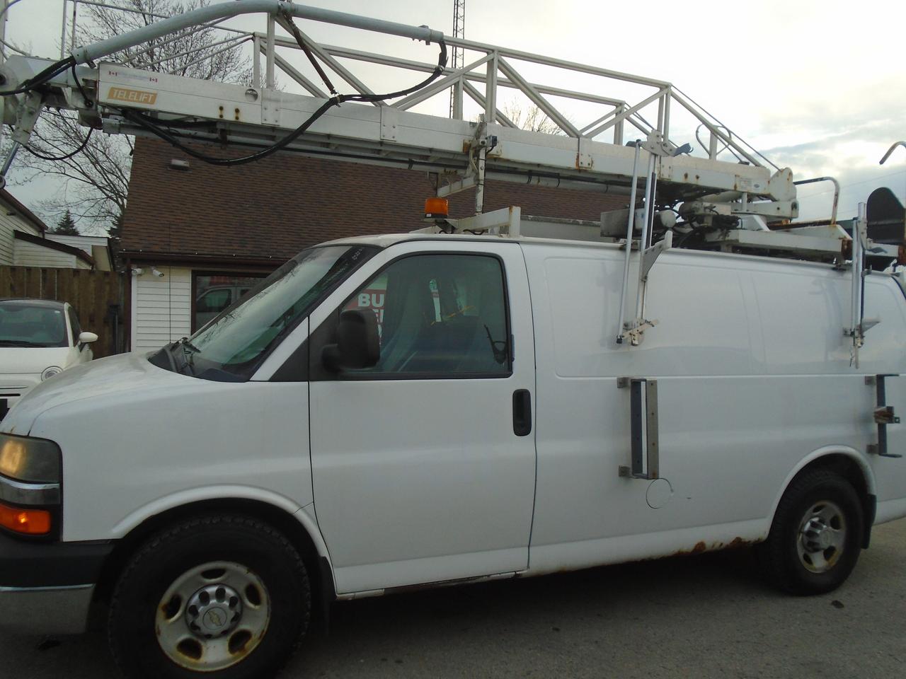 2011 Chevrolet Express Bucket Truck RWD 3500 35 Feet High Photo3