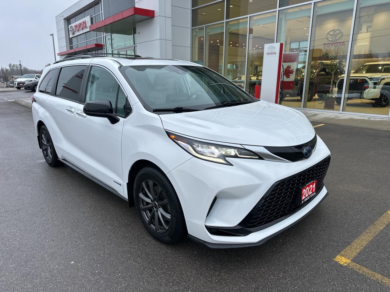 2021 Toyota Sienna XSE Photo