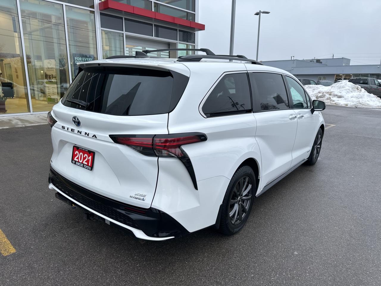 2021 Toyota Sienna XSE Photo