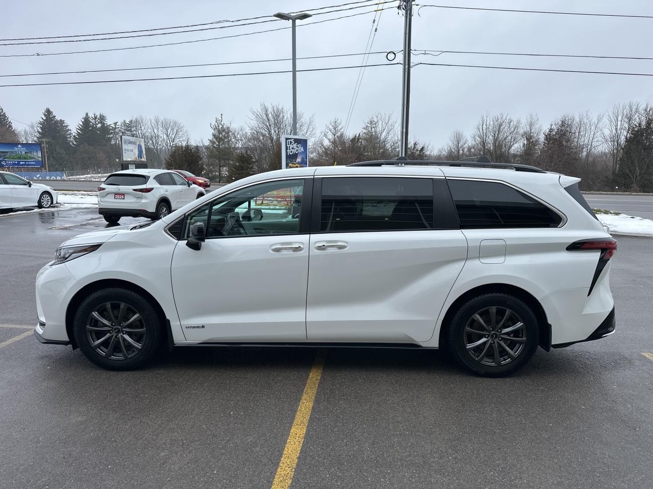 2021 Toyota Sienna XSE Photo