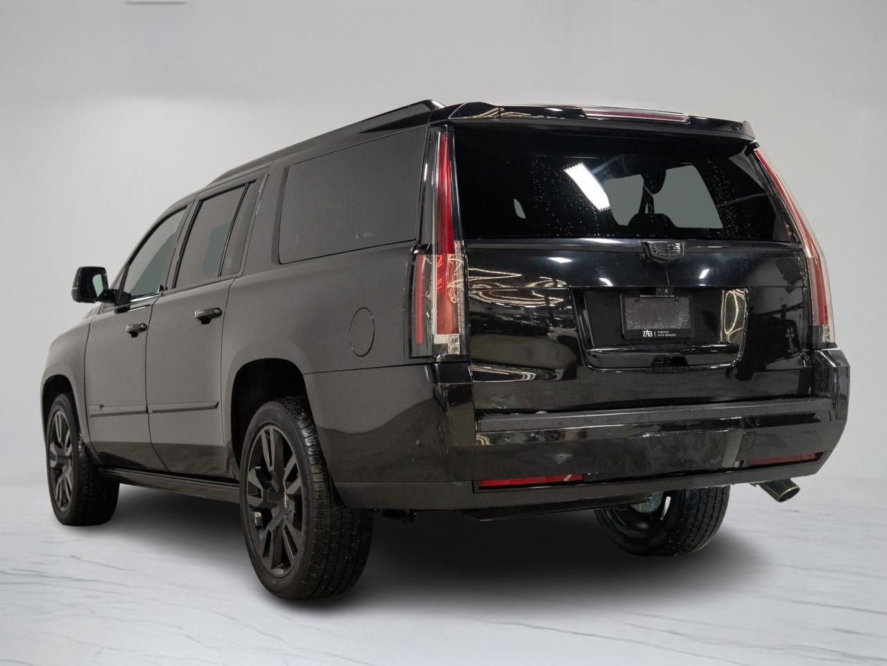 2018 Cadillac Escalade ESV PLATINUM | ENTERTAINMENT PKG | 7 PASS | 22 IN Photo