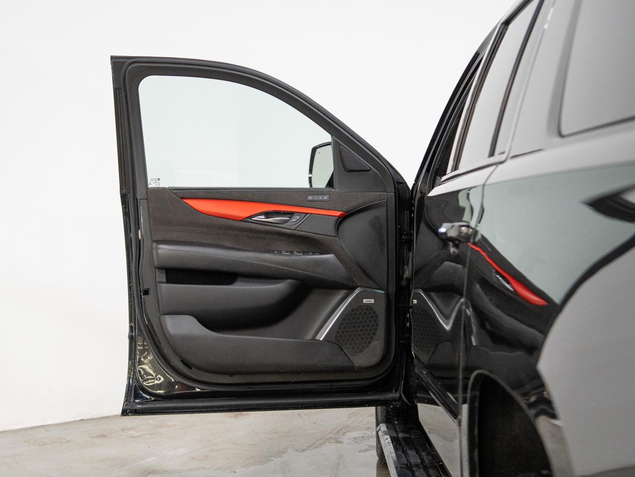 2018 Cadillac Escalade ESV PLATINUM | ENTERTAINMENT PKG | 7 PASS | 22 IN Photo