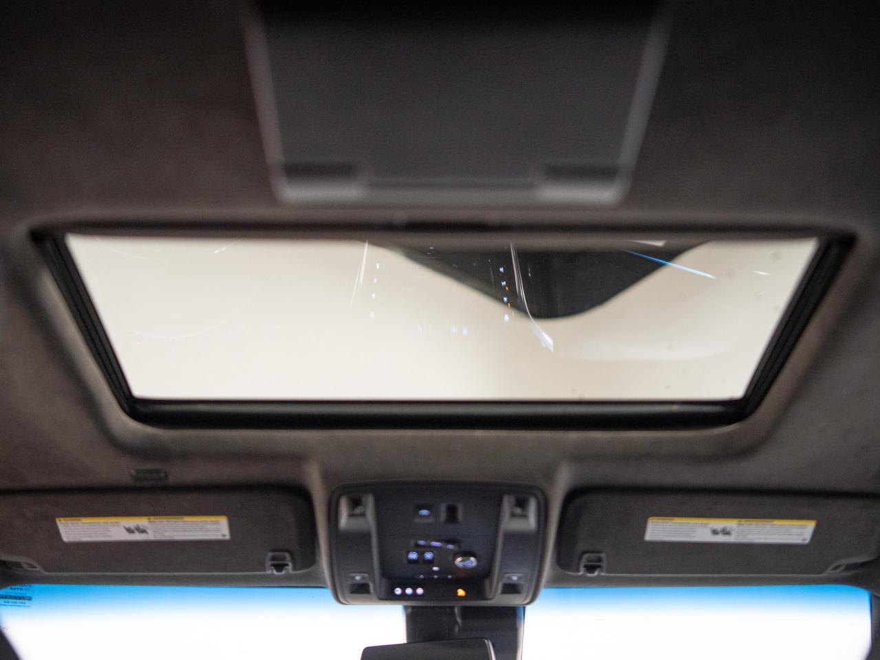 2018 Cadillac Escalade ESV PLATINUM | ENTERTAINMENT PKG | 7 PASS | 22 IN Photo