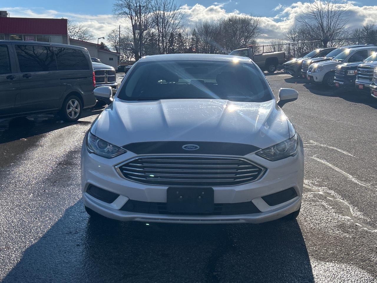 2017 Ford Fusion SE, CLEAN CARFAX, BACK UP CAMERA! Photo