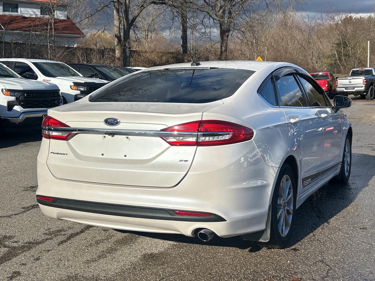 2017 Ford Fusion SE, CLEAN CARFAX, BACK UP CAMERA! Photo