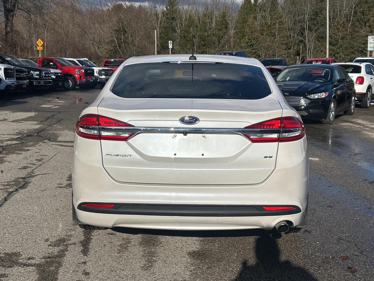 2017 Ford Fusion SE, CLEAN CARFAX, BACK UP CAMERA! Photo