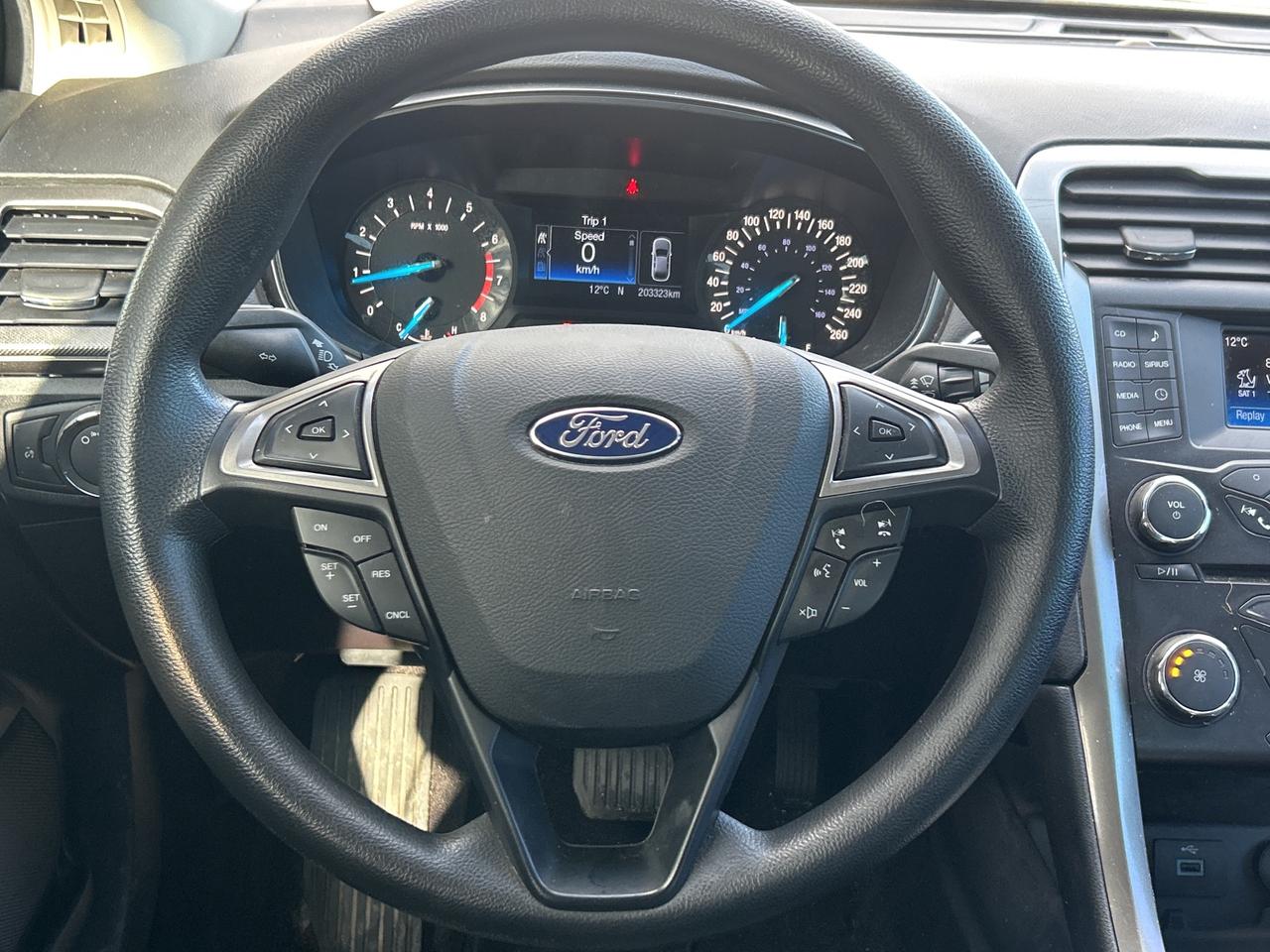 2017 Ford Fusion SE, CLEAN CARFAX, BACK UP CAMERA! Photo
