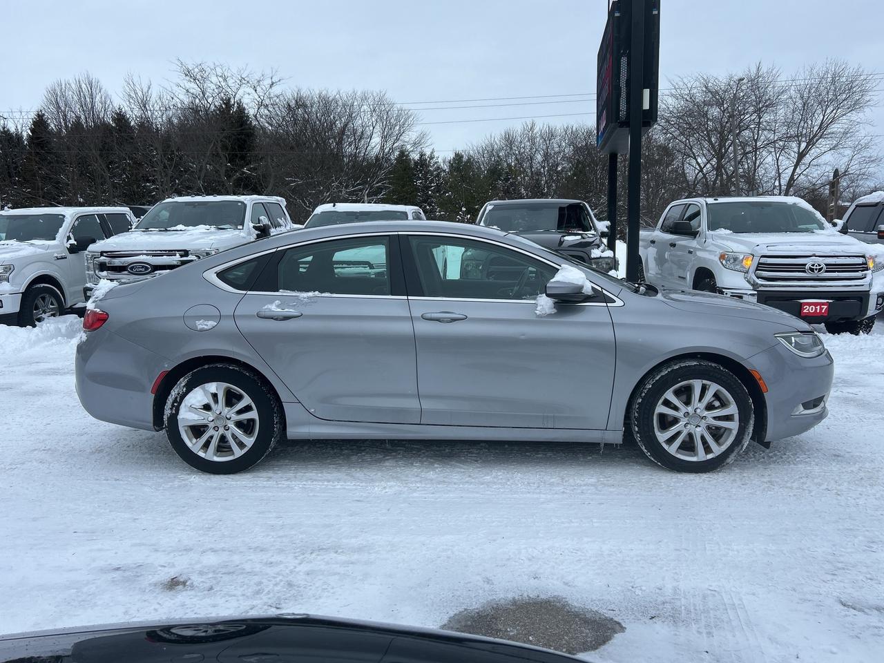 2015 Chrysler 200 LTD, HEATED SEATS, BACK UP CAMERA, REMOTE START! - Photo #4