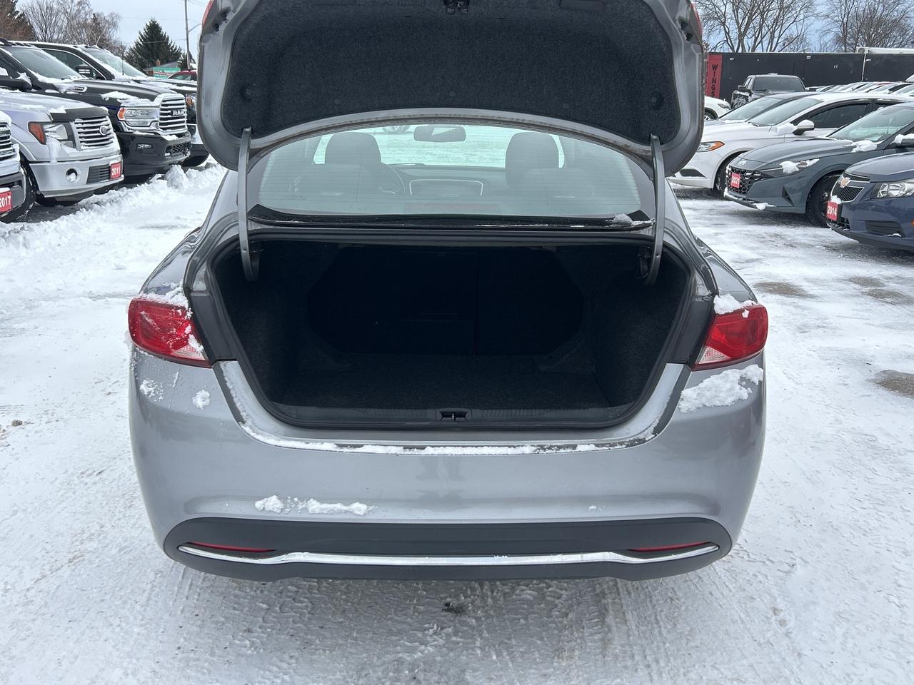 2015 Chrysler 200 LTD, HEATED SEATS, BACK UP CAMERA, REMOTE START! - Photo #10