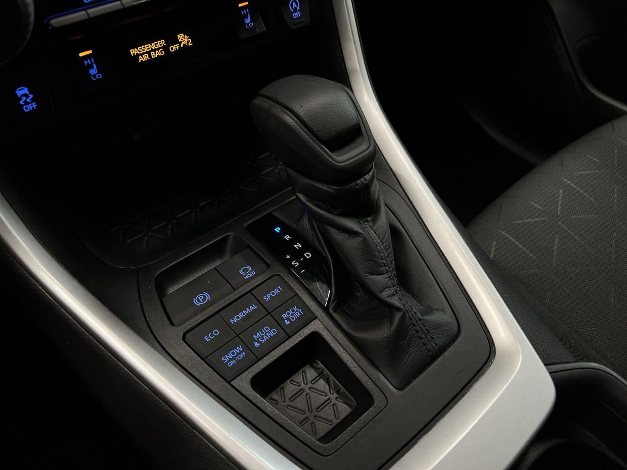 2021 Toyota RAV4 AWD | ONLY 40,000KMS! | CARPLAY | HTD SEATS | A/C Photo