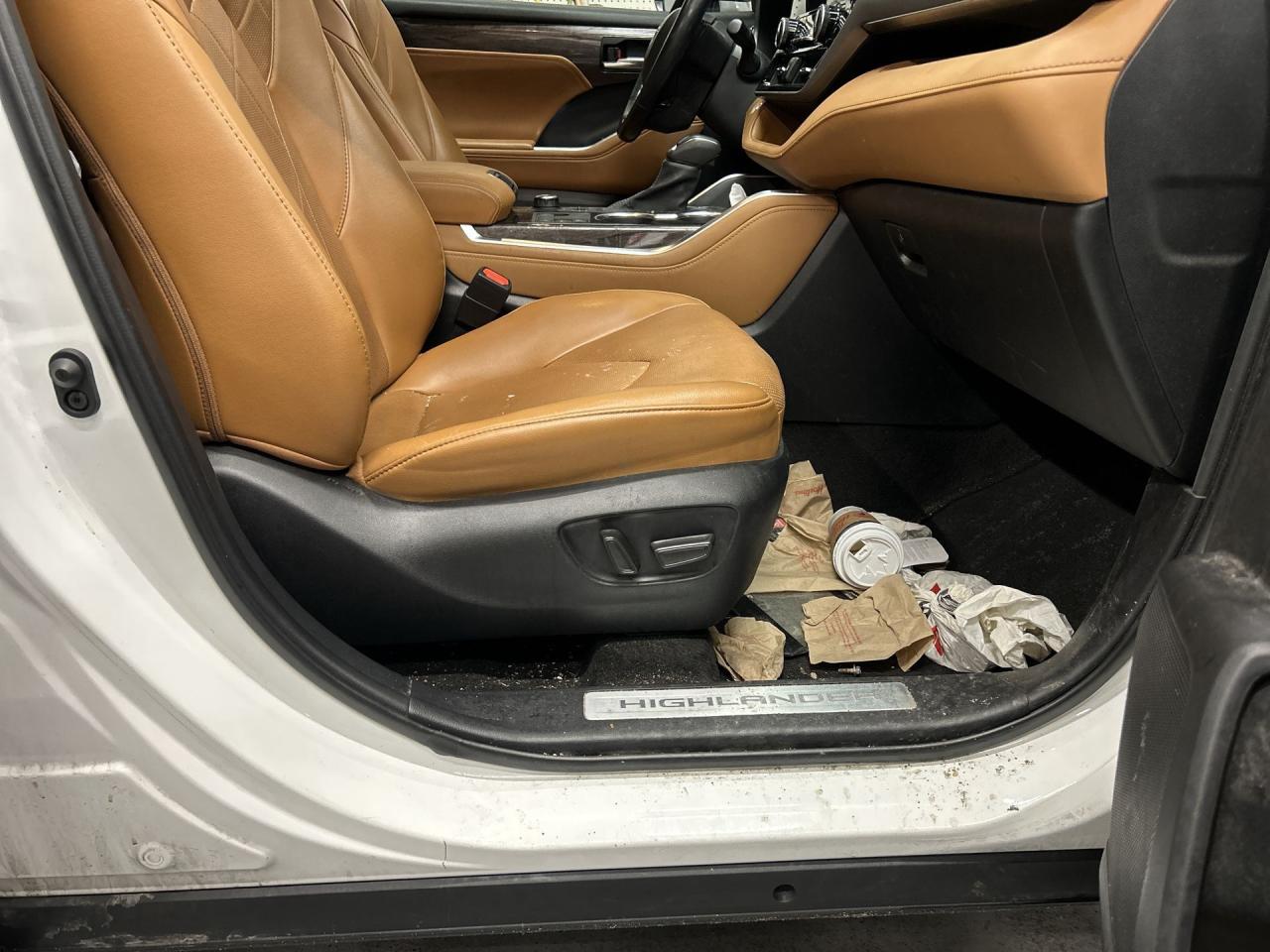 2023 Toyota Highlander JUST LANDED Photo2