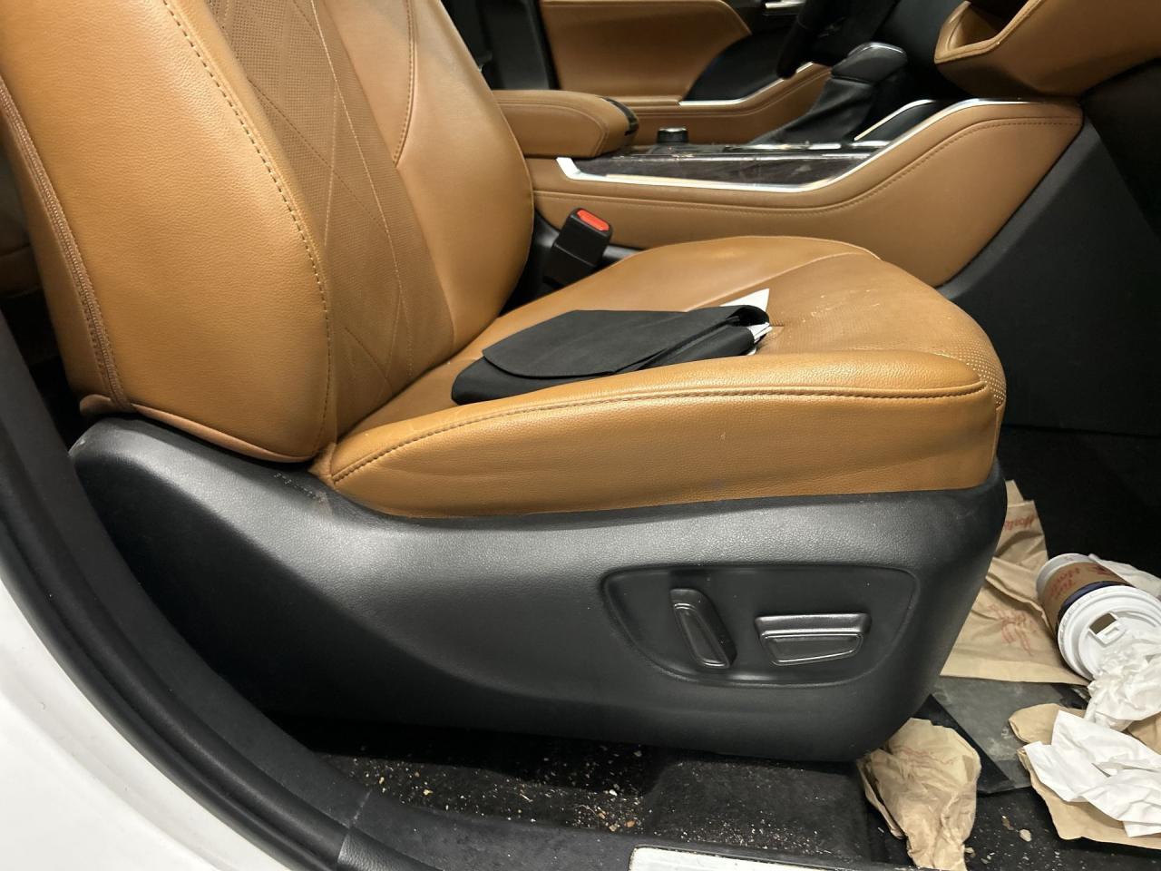 2023 Toyota Highlander JUST LANDED Photo