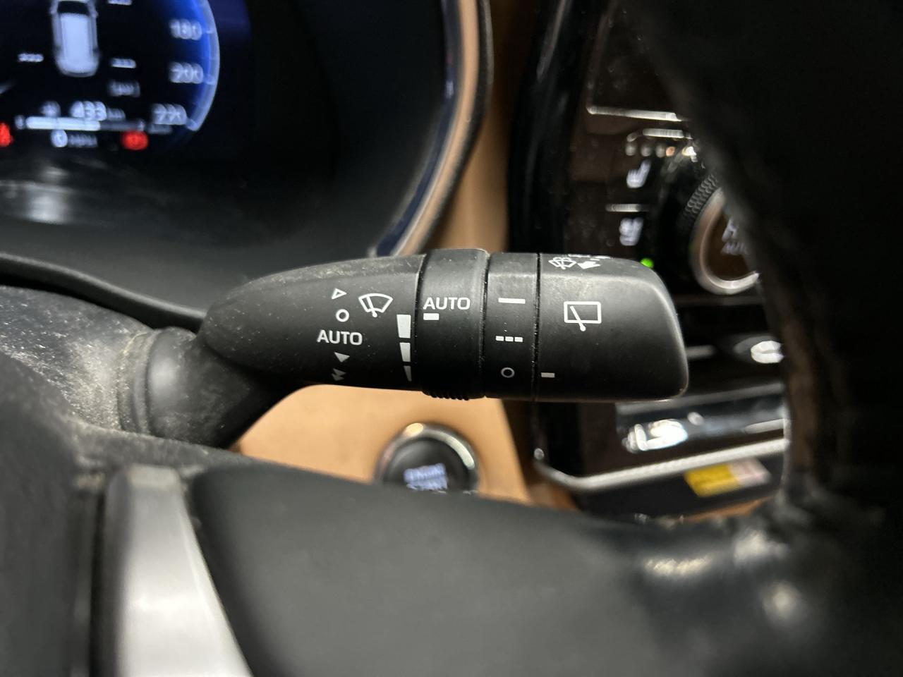 2023 Toyota Highlander JUST LANDED Photo