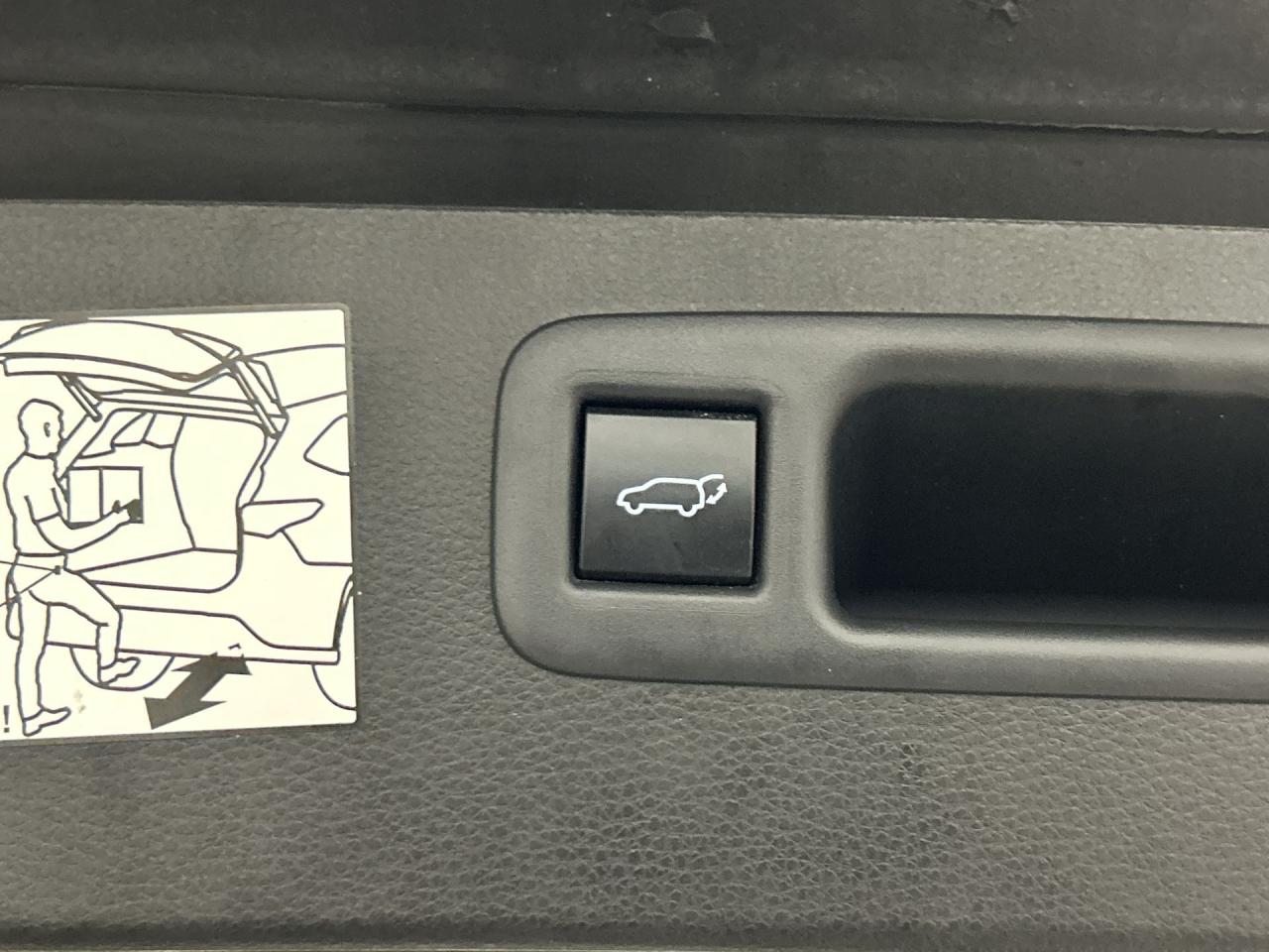 2023 Toyota Highlander JUST LANDED Photo