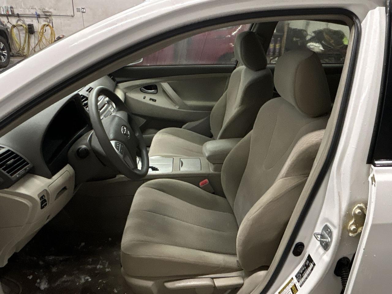 2011 Toyota Camry LE | ONLY 77,000KMS! | KEYLESS ENTRY | CD PLAYER Photo2