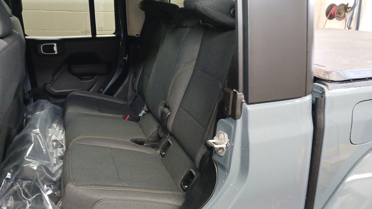 2026 Jeep Gladiator Willys 4x4 Photo