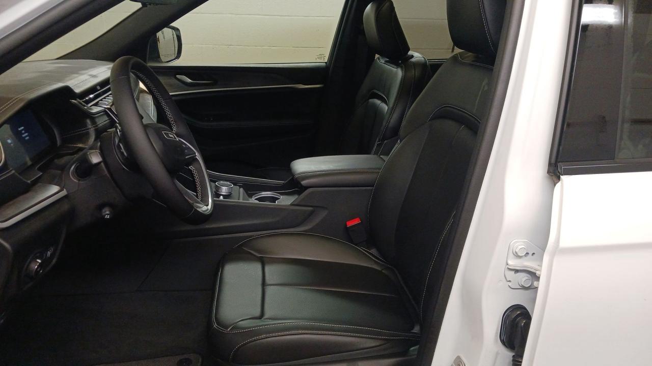 2025 Jeep Grand Cherokee LIMITED 4X4 Photo