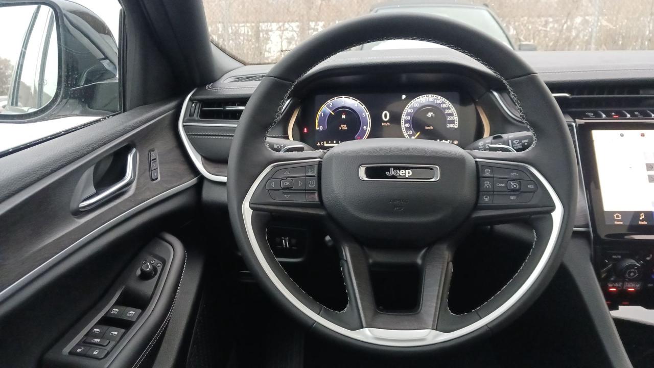 2025 Jeep Grand Cherokee LIMITED 4X4 Photo