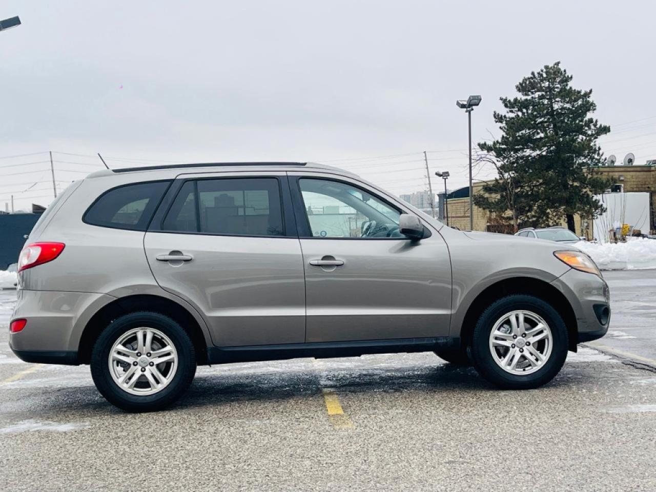 2011 Hyundai Santa Fe Front-wheel Drive 4dr I4 Photo