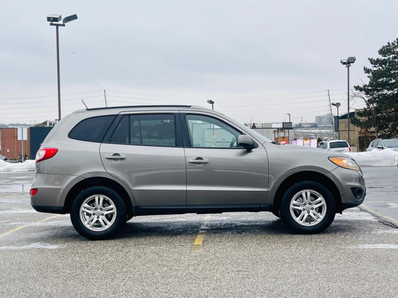 2011 Hyundai Santa Fe Front-wheel Drive 4dr I4 Photo3