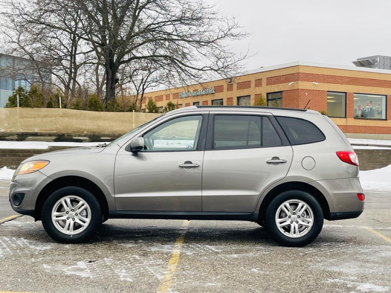 2011 Hyundai Santa Fe Front-wheel Drive 4dr I4 Photo