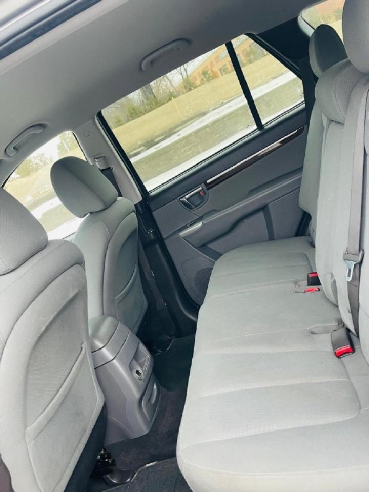 2011 Hyundai Santa Fe Front-wheel Drive 4dr I4 Photo