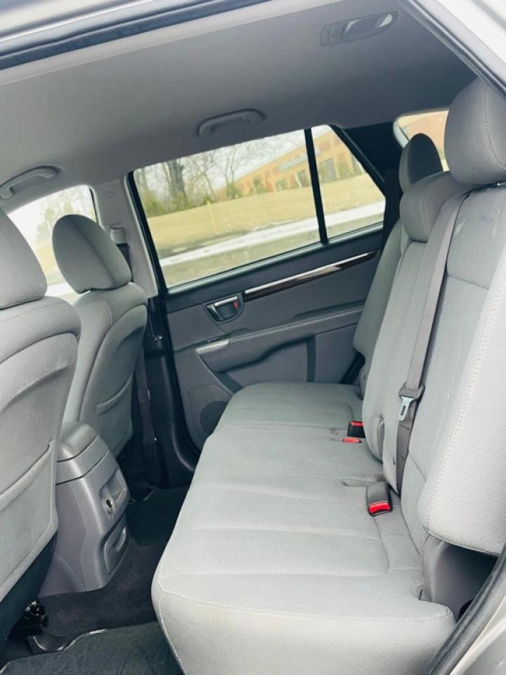 2011 Hyundai Santa Fe Front-wheel Drive 4dr I4 Photo