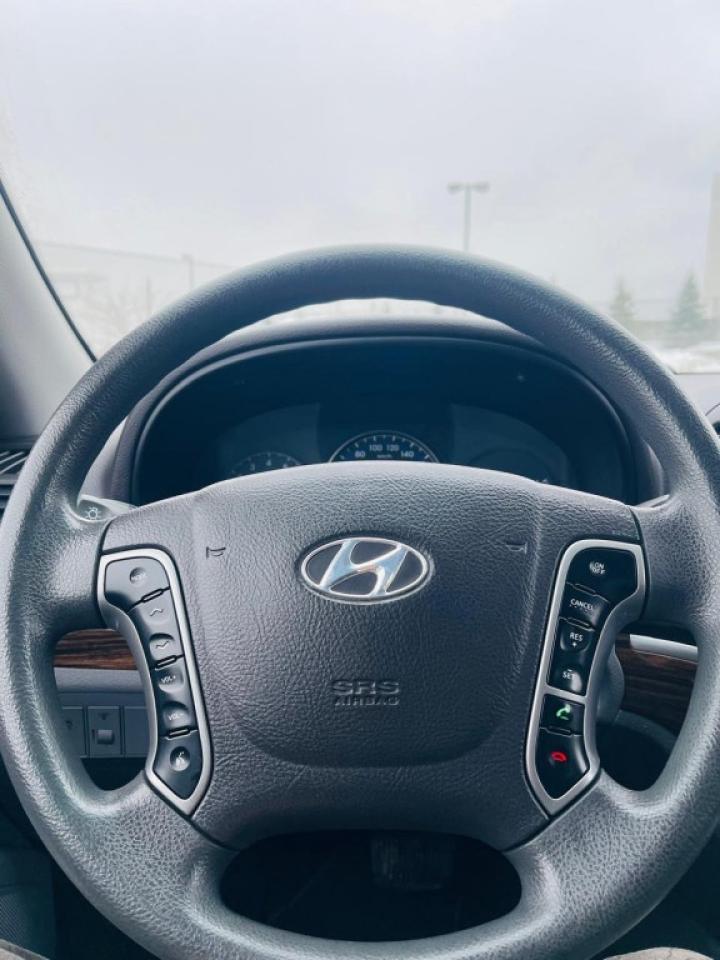 2011 Hyundai Santa Fe Front-wheel Drive 4dr I4 Photo