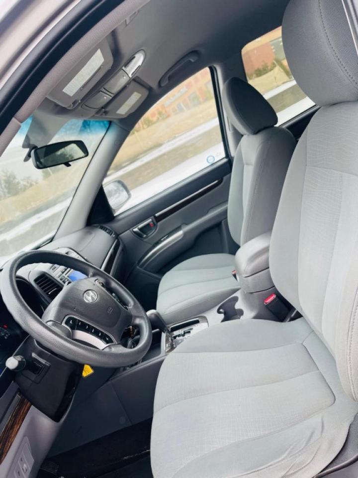 2011 Hyundai Santa Fe Front-wheel Drive 4dr I4 Photo