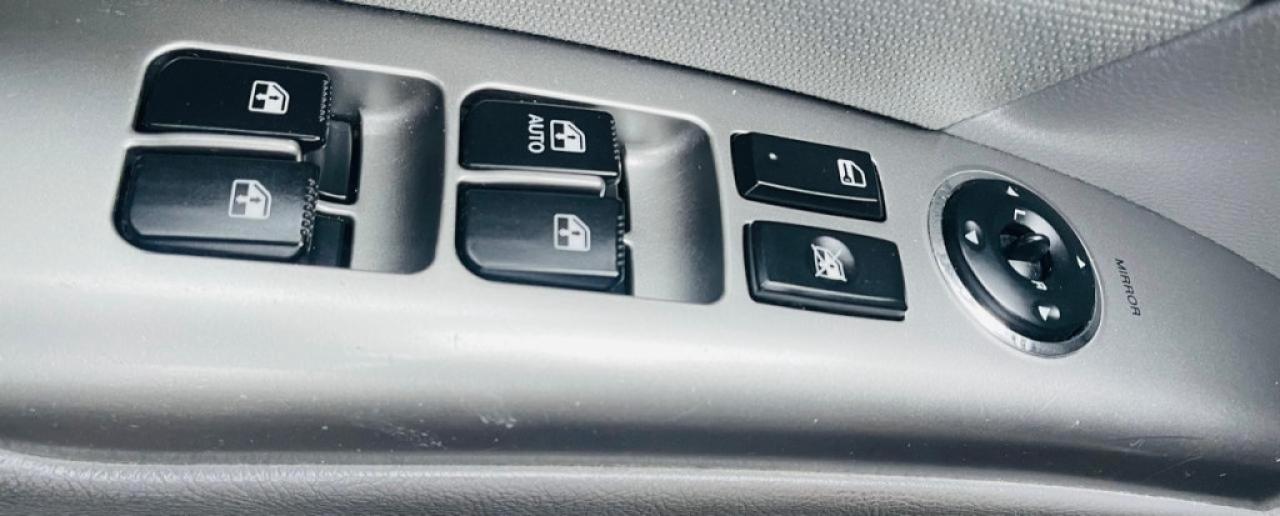 2011 Hyundai Santa Fe Front-wheel Drive 4dr I4 Photo