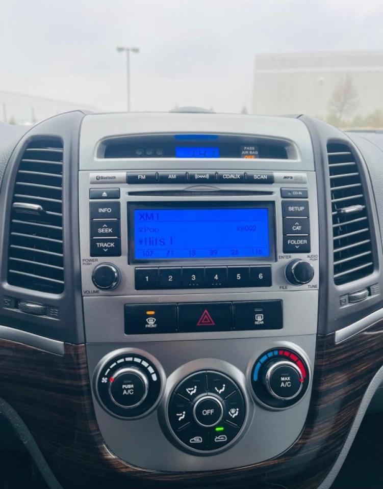 2011 Hyundai Santa Fe Front-wheel Drive 4dr I4 Photo