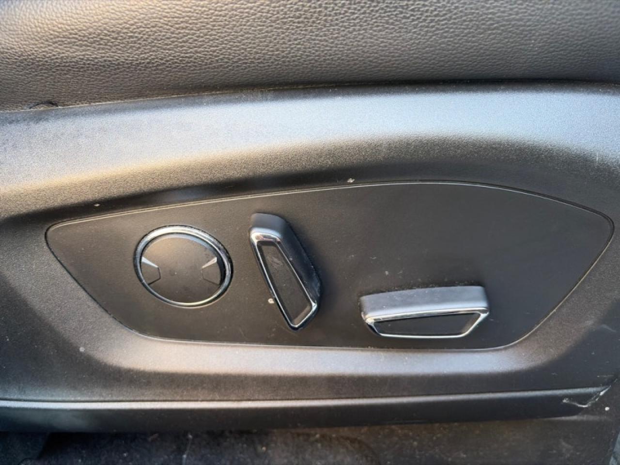 2020 Ford Explorer Limited  - Leather Seats -  Cooled Seats Photo