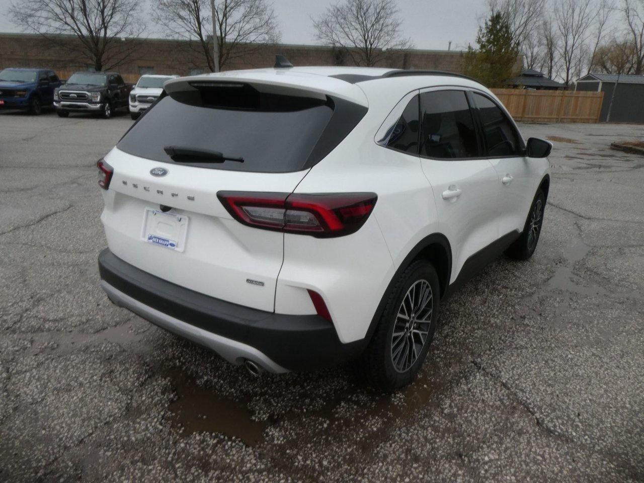 2023 Ford Escape PHEV Photo4