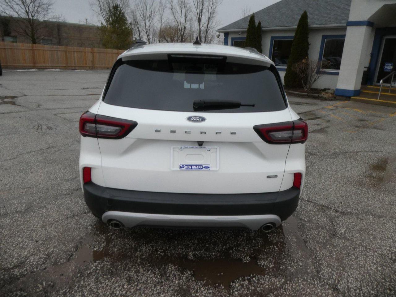 2023 Ford Escape PHEV Photo3