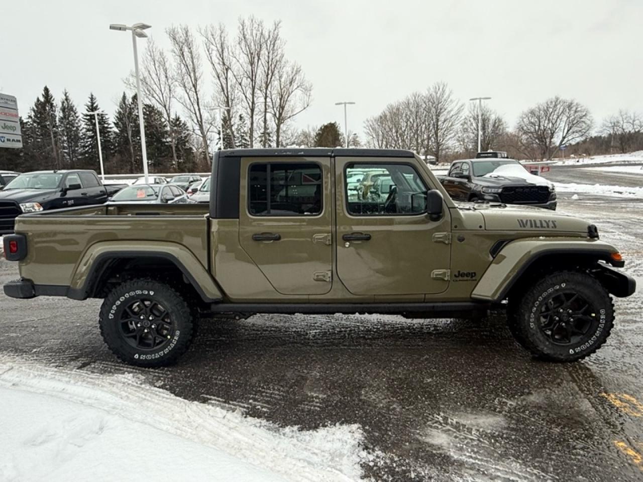 2026 Jeep Gladiator Willys  - Freedom Top Photo4