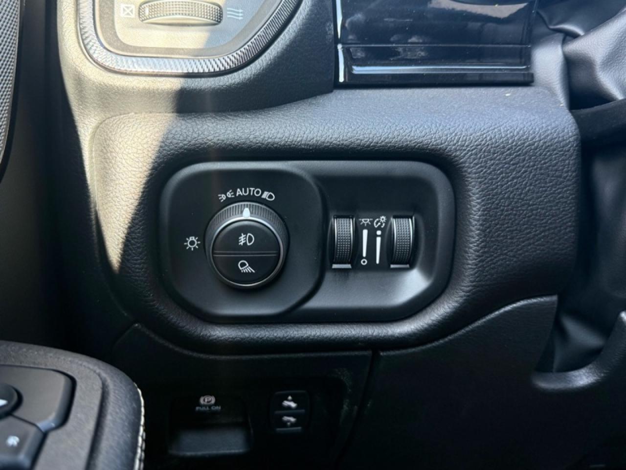 2026 RAM 1500 Sport  - Leather Seats - Night Edition Photo