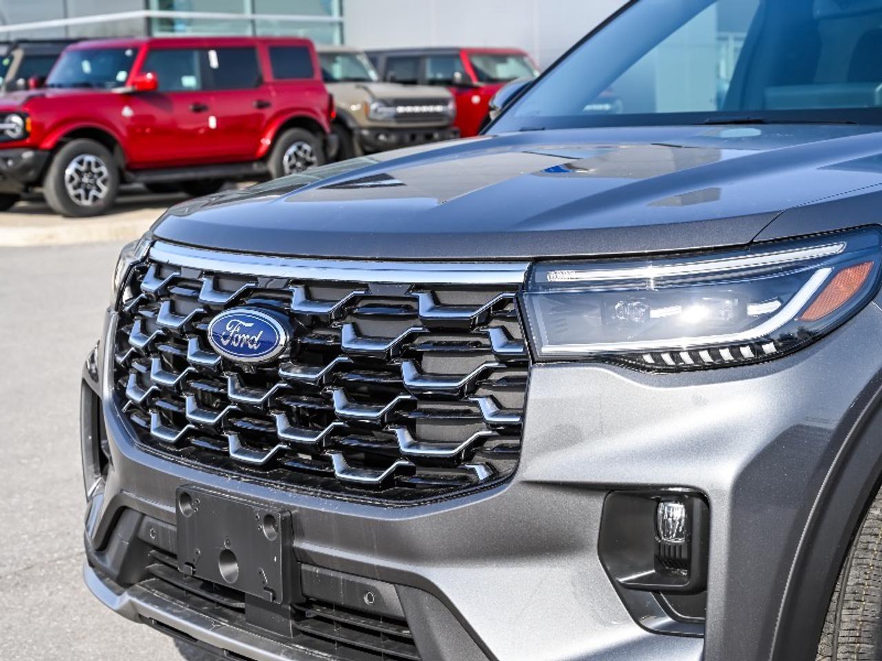 2026 Ford Explorer Platinum Photo