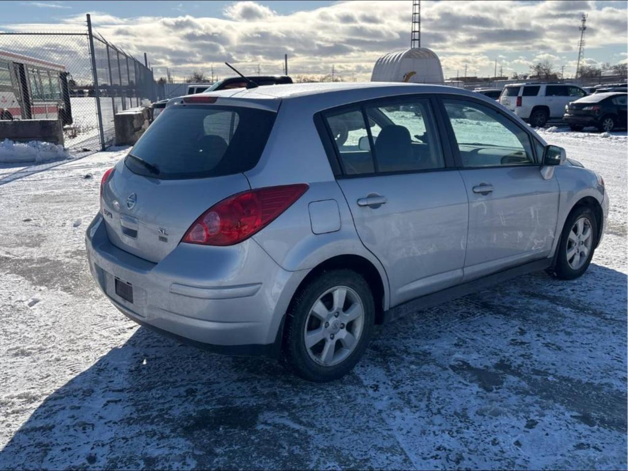 2009 Nissan Versa 1.8 SL Photo2