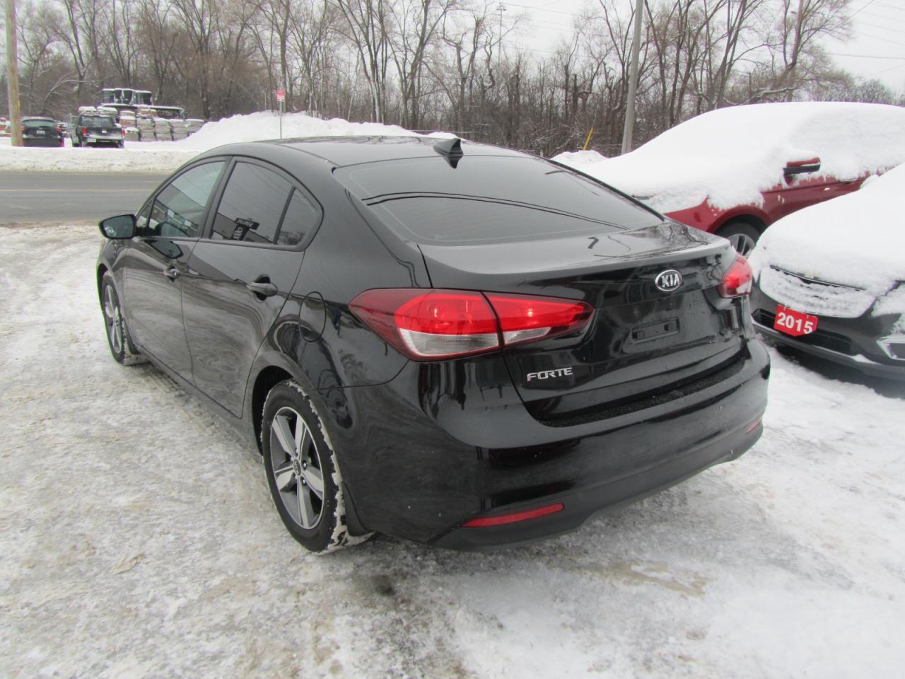 2018 Kia Forte LX AUTO Photo3
