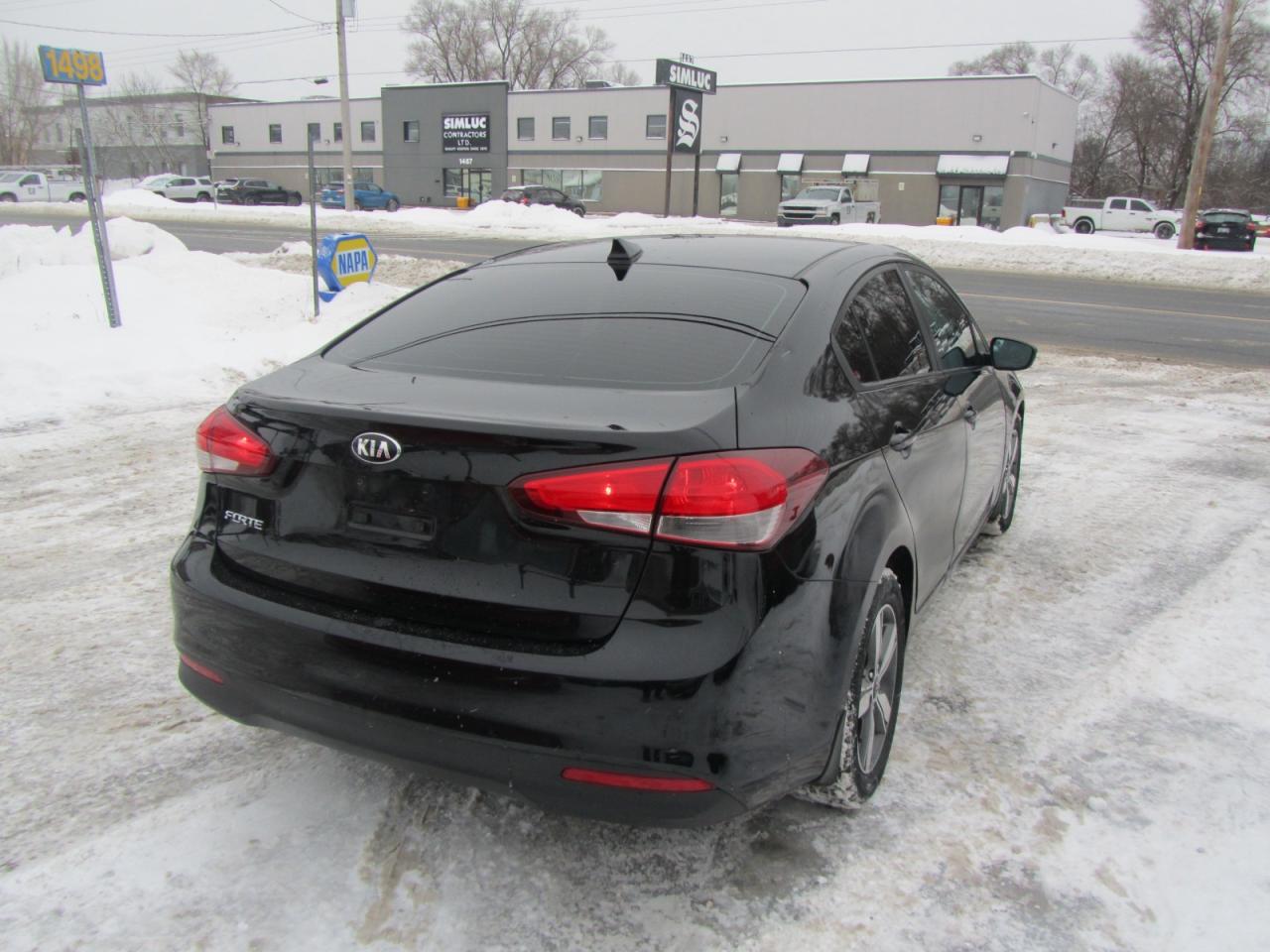 2018 Kia Forte LX AUTO Photo4