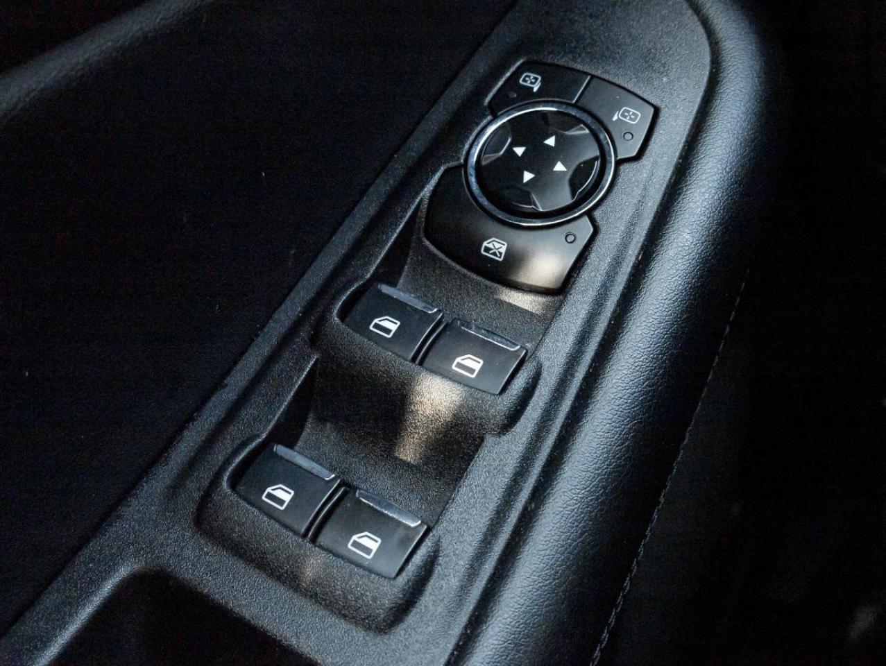 2023 Ford Edge SEL Photo