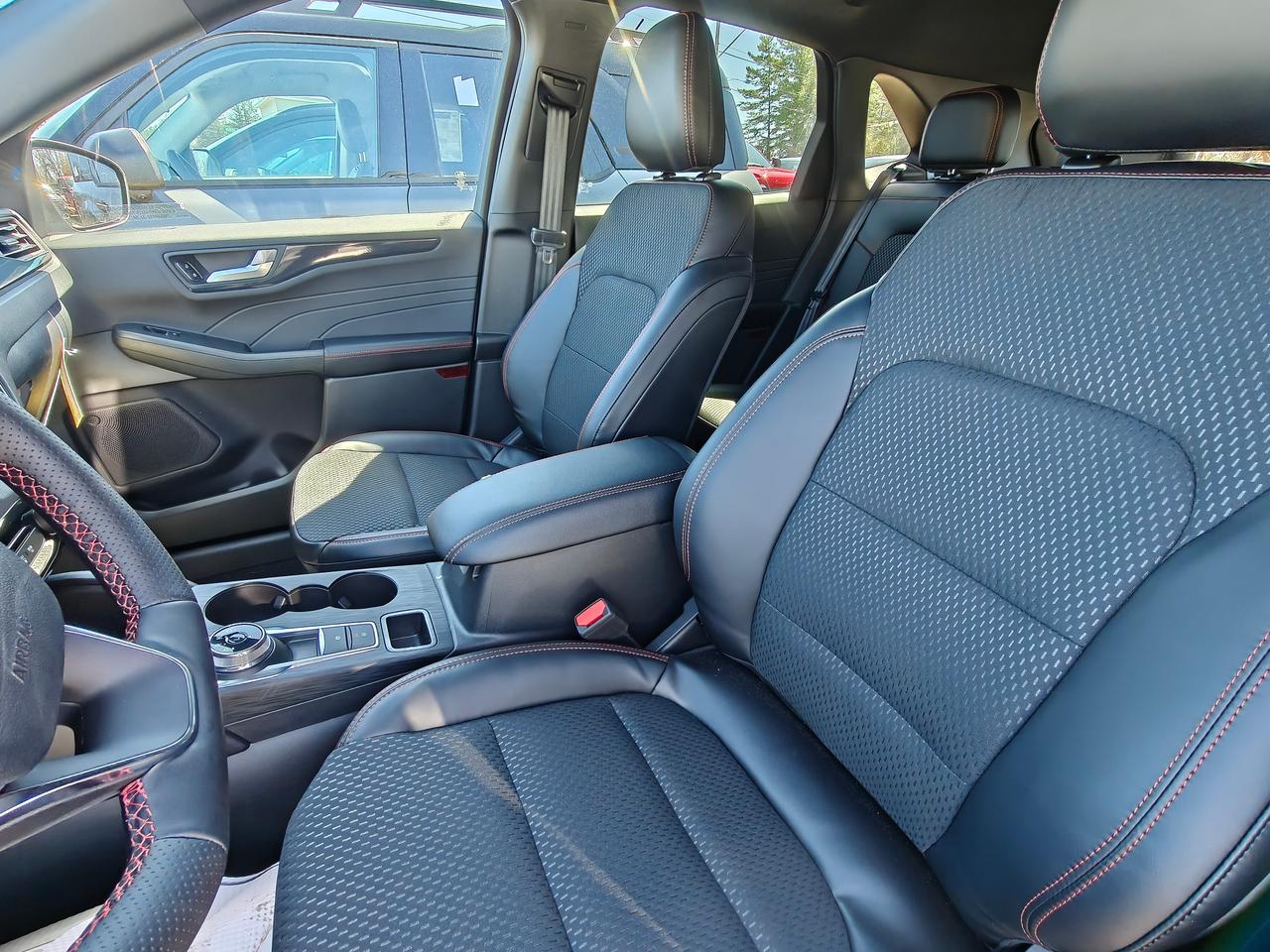 2026 Ford Escape ST-Line AWD Photo4