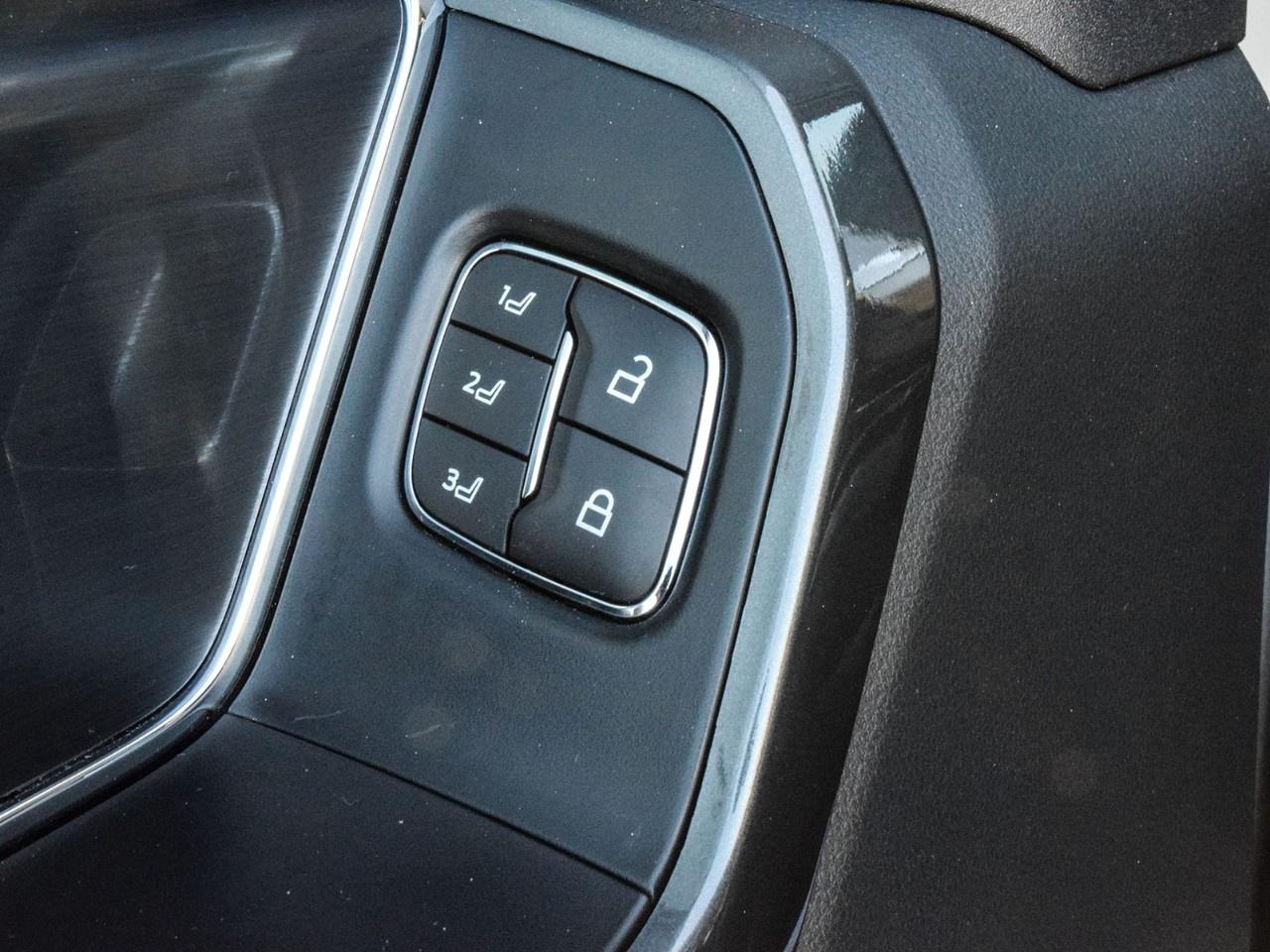 2023 Ford F-150 Lariat 4WD SuperCrew 5.5' Box Photo