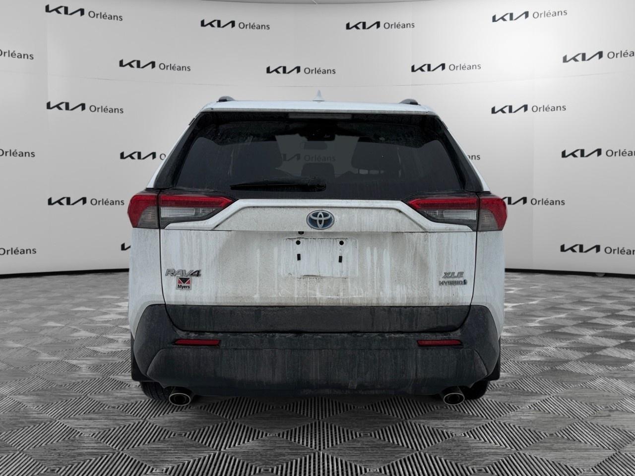 2022 Toyota RAV4 Hybrid XLE AWD Photo3
