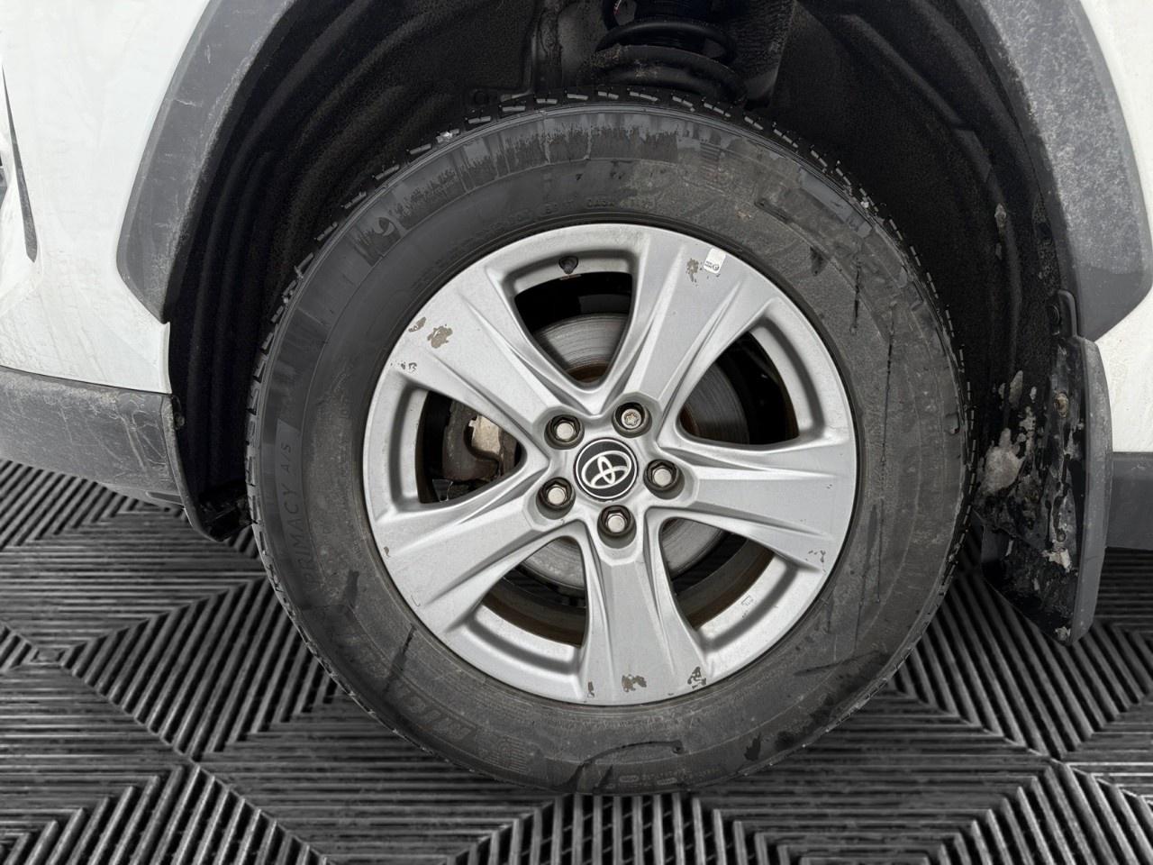 2022 Toyota RAV4 Hybrid XLE AWD Photo