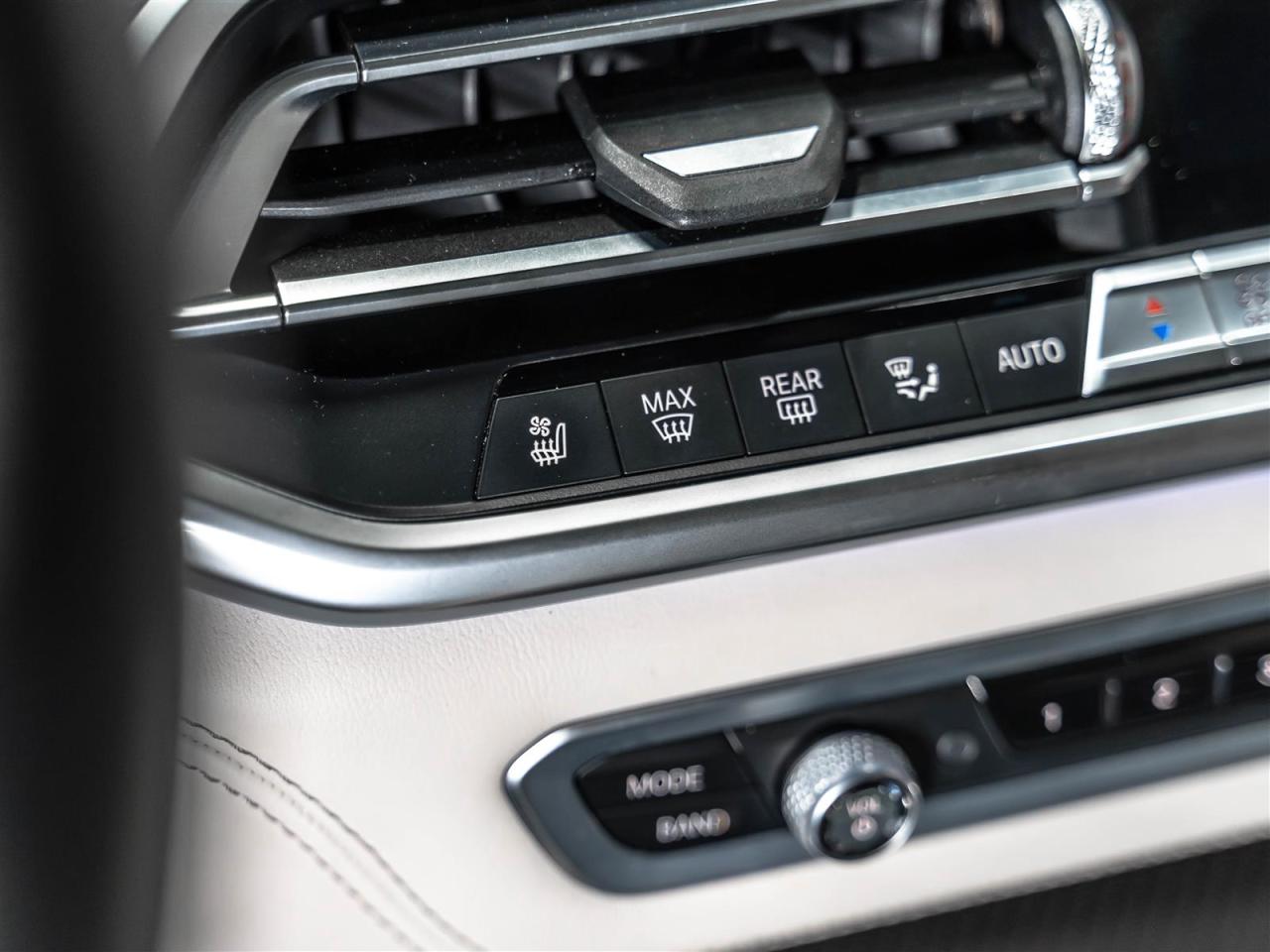 2020 BMW X6 M50i|M AERODYNAMICS|INDIVIDUAL|CARBON|LASER|MASSAGE|ADAPT CRUISE Photo