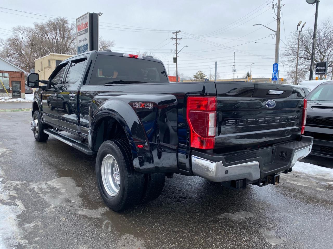 2022 Ford F-350 XLT |Crew Cab | DRW | 6.7L PowerStroke Diesel | Commercial Leasing Available. Photo3